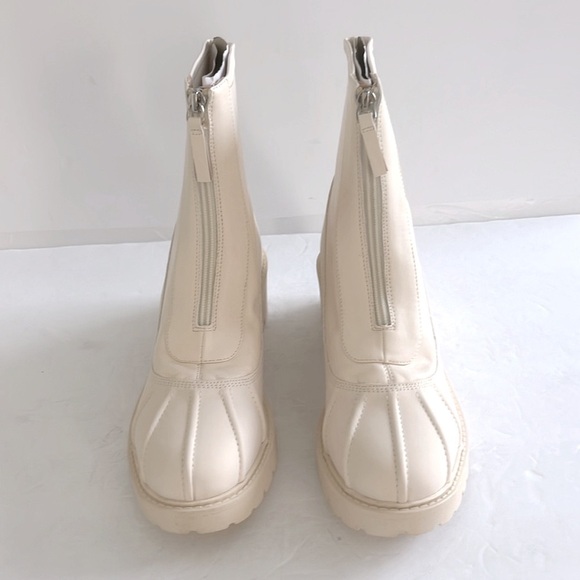 SHOE DAZZLE Adabelle Ankle Lug Sole Platform Chelsea Birch Ivory Boots Size 10 - Picture 7 of 10